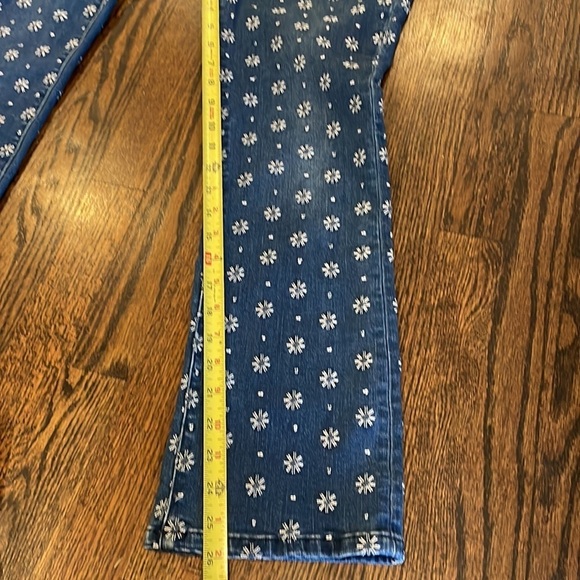 Anthropologie Pilcro Daisy Embroidery High Rise Crop Jeans - Picture 11 of 15